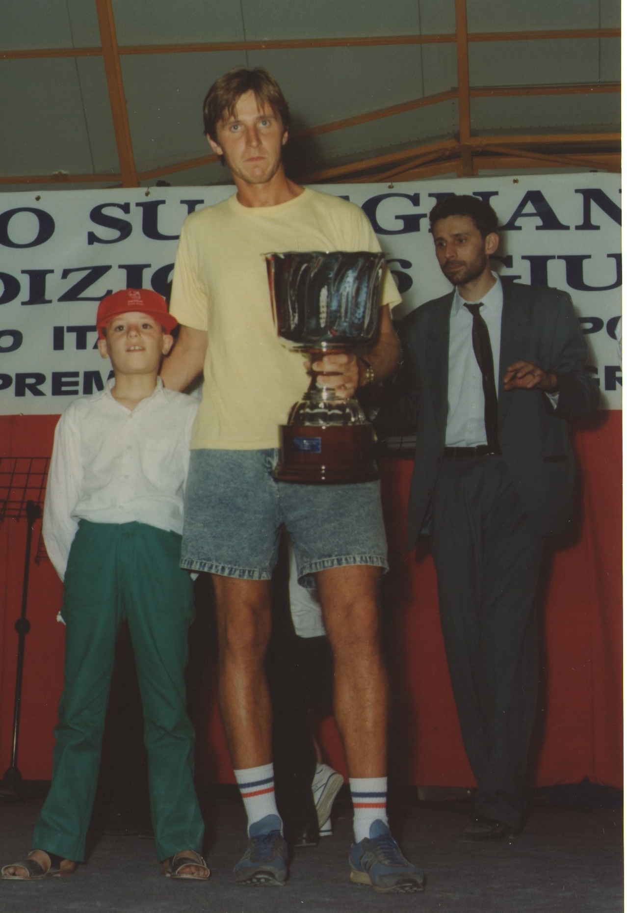 Drazen Sarmek con il figlio alla premiazione
